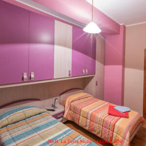 CAMERA DOPPIA CON LETTI SINGOLI CON VISTA